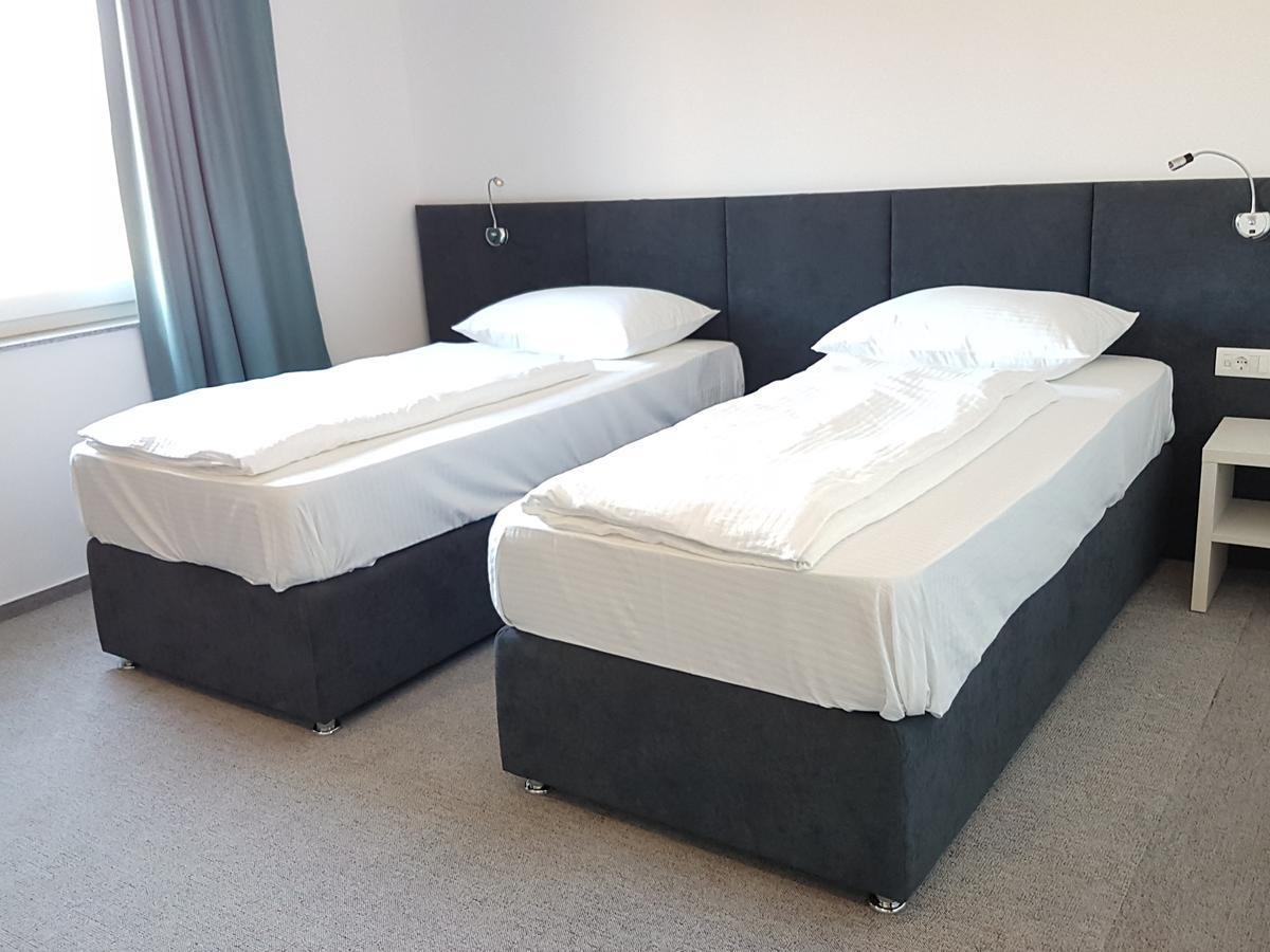 Hotel Sax Gracanica Gracanica  المظهر الخارجي الصورة